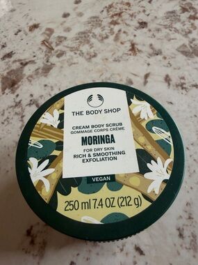 The Body Shop Moringa Cream Body Scrub - Green and Yellow